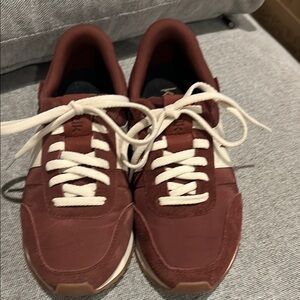 Kizik woman’s Step-In Sneakers